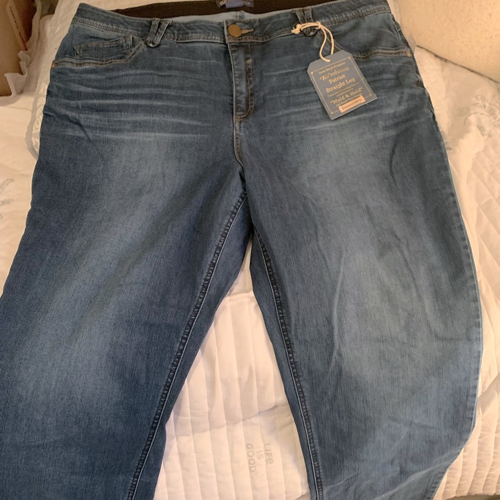 Democracy Womens Jeans. Size 22W. Medium Wash. NWT
